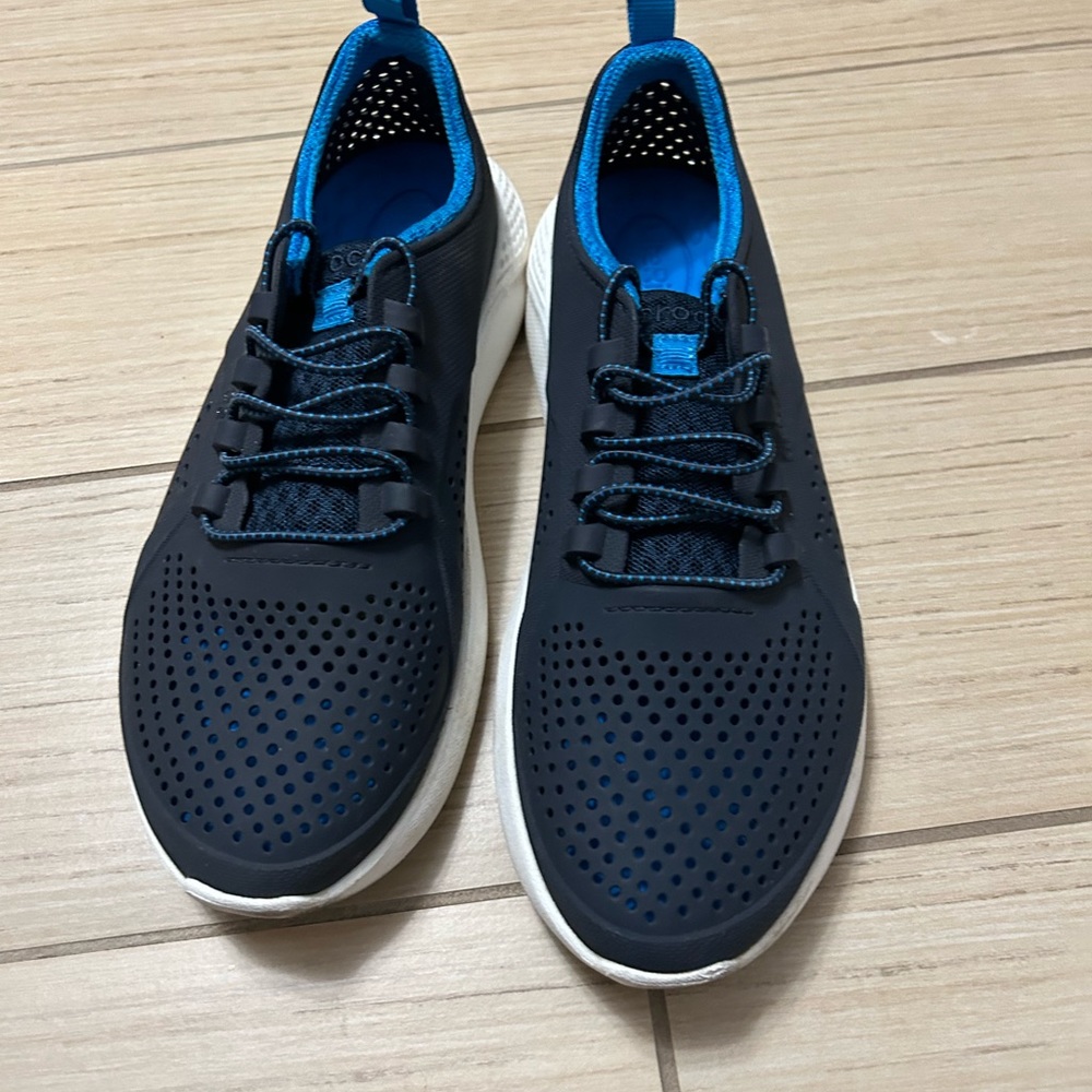 Navy Utility Crocs. Waterproof. Unisex. Size J6.